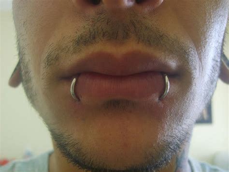 Conheça o ‘Snake Eye Piercing’ e as discussões que。